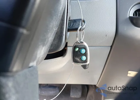 2005 Ford F-150 Stx/Xl/Xlt z USA, uszkodzony, nr VIN 1FTRF12205NB99815